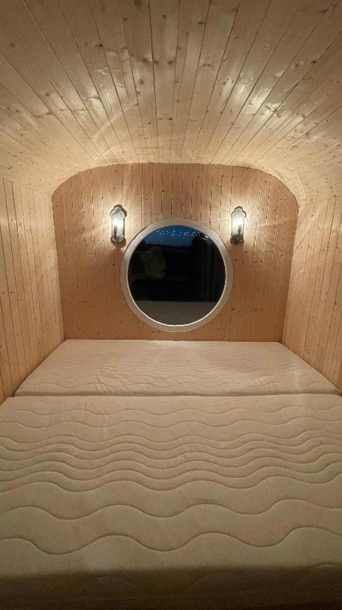 Glamping - Stylova Maringotka V Srdci Ladova Kraje, Pobliz Hlavniho Mesta Prahy Stribrna Skalice Екстер'єр фото