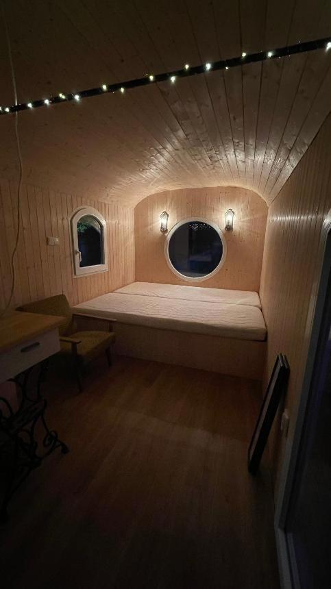 Glamping - Stylova Maringotka V Srdci Ladova Kraje, Pobliz Hlavniho Mesta Prahy Stribrna Skalice Екстер'єр фото