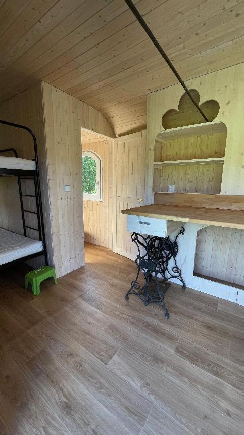 Glamping - Stylova Maringotka V Srdci Ladova Kraje, Pobliz Hlavniho Mesta Prahy Stribrna Skalice Екстер'єр фото